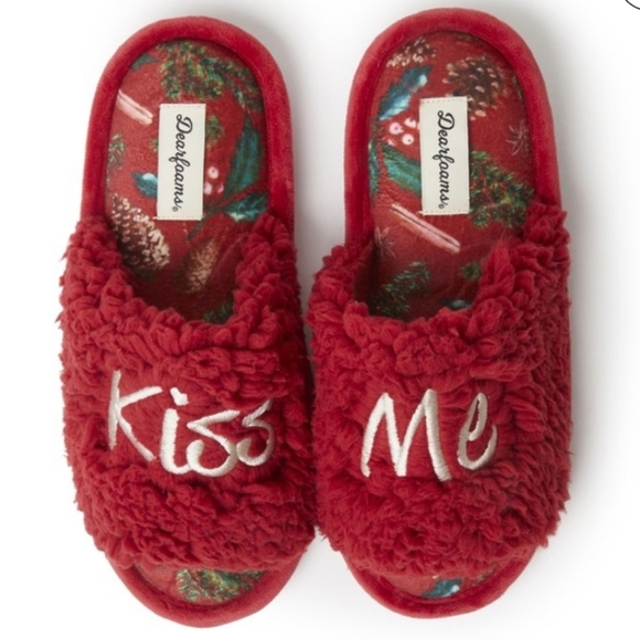 dearfoams Shoes - NWT Dayfoams Kiss Me Slippers Sz L 9/10